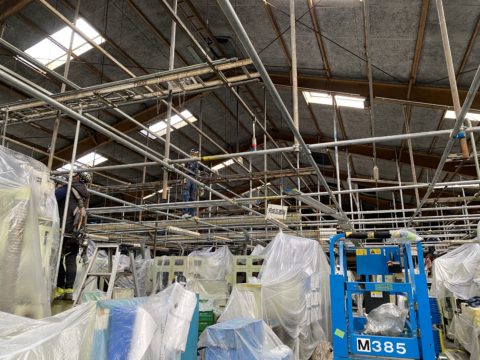 工場の吊り足場です！