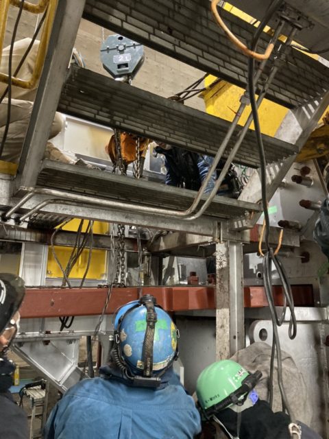 カッター刃取り付け