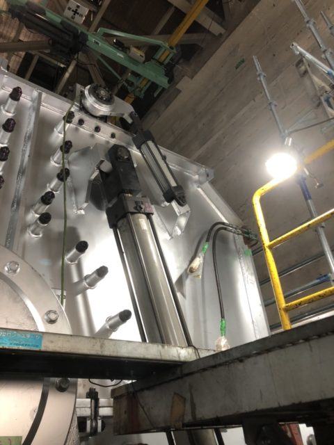 可動シリンダー取り付け